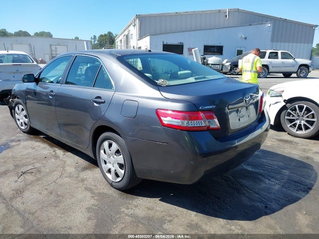 45303207 :رقم المزاد ، 4T1BF3EK0AU053032 vin ، 2010 Toyota Camry Le مزاد بيع