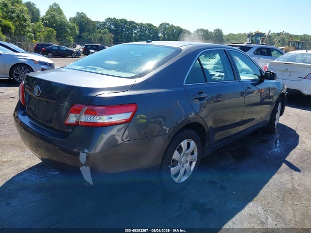 45303207 :رقم المزاد ، 4T1BF3EK0AU053032 vin ، 2010 Toyota Camry Le مزاد بيع