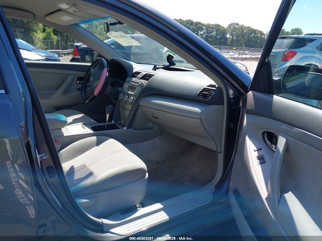 45303207 :رقم المزاد ، 4T1BF3EK0AU053032 vin ، 2010 Toyota Camry Le مزاد بيع