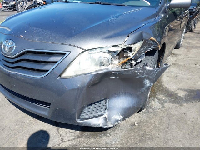 45303207 :رقم المزاد ، 4T1BF3EK0AU053032 vin ، 2010 Toyota Camry Le مزاد بيع