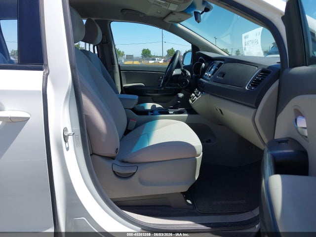 KIA Sedona L 2018 KNDMA5C10J6406925 Image 5