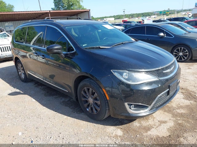 2017 Chrysler Pacifica Touring-l მანქანა იყიდება აუქციონზე, vin: 2C4RC1BG3HR642311, აუქციონის ნომერი: 45303285