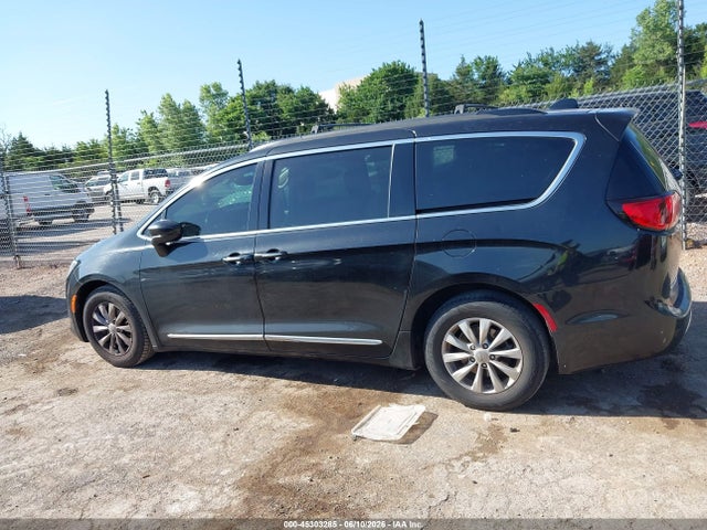 45303285 :رقم المزاد ، 2C4RC1BG3HR642311 vin ، 2017 Chrysler Pacifica Touring-l مزاد بيع