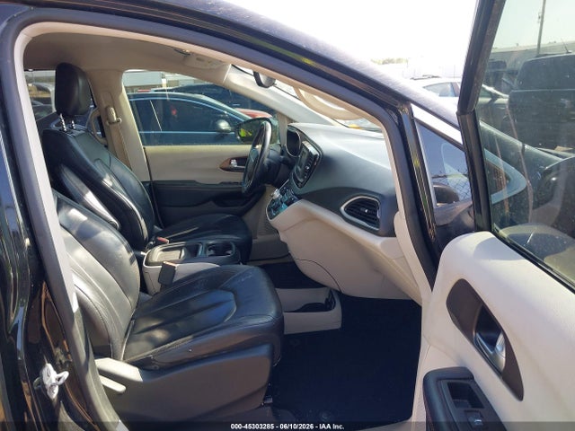 45303285 :رقم المزاد ، 2C4RC1BG3HR642311 vin ، 2017 Chrysler Pacifica Touring-l مزاد بيع