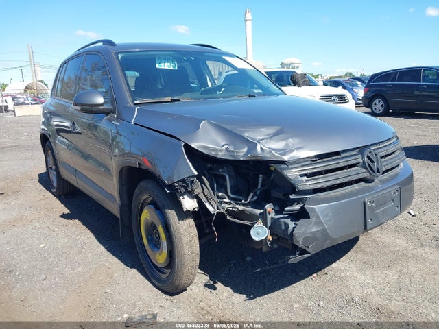 45303328 :رقم المزاد ، WVGBV7AX0FW579393 vin ، 2015 Volkswagen Tiguan S مزاد بيع