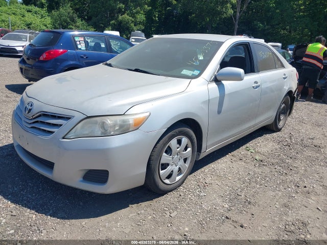 45303375 :رقم المزاد ، 4T1BF3EK1AU041133 vin ، 2010 Toyota Camry Le مزاد بيع