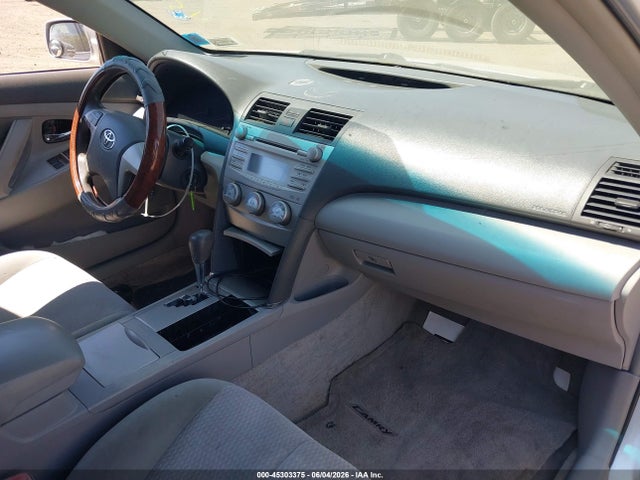 45303375 :رقم المزاد ، 4T1BF3EK1AU041133 vin ، 2010 Toyota Camry Le مزاد بيع