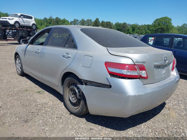 45303375 :رقم المزاد ، 4T1BF3EK1AU041133 vin ، 2010 Toyota Camry Le مزاد بيع