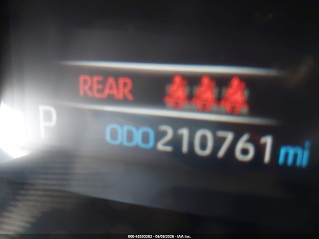 2T3F1RFV4LW092065 Toyota RAV4 LE