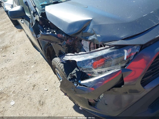 2T3F1RFV4LW092065 Toyota RAV4 LE