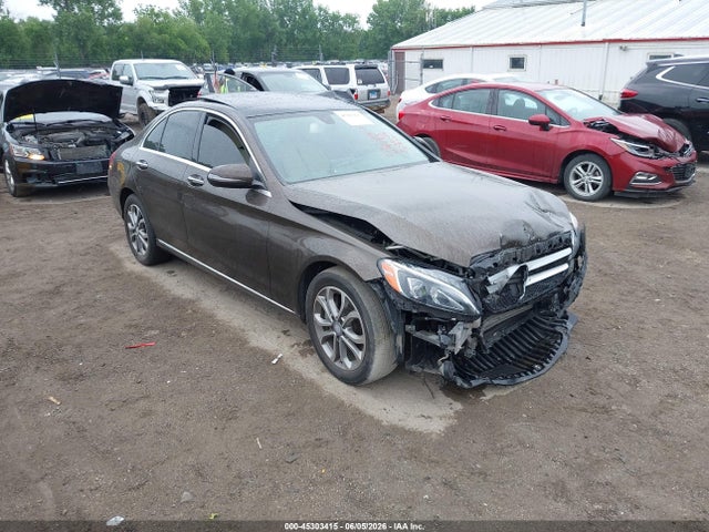 45303415 :رقم المزاد ، 55SWF4KB8GU108584 vin ، 2016 Mercedes-benz C 300 4matic مزاد بيع