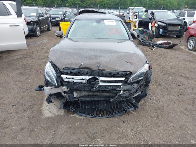45303415 :رقم المزاد ، 55SWF4KB8GU108584 vin ، 2016 Mercedes-benz C 300 4matic مزاد بيع