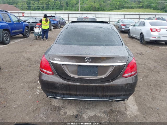 45303415 :رقم المزاد ، 55SWF4KB8GU108584 vin ، 2016 Mercedes-benz C 300 4matic مزاد بيع