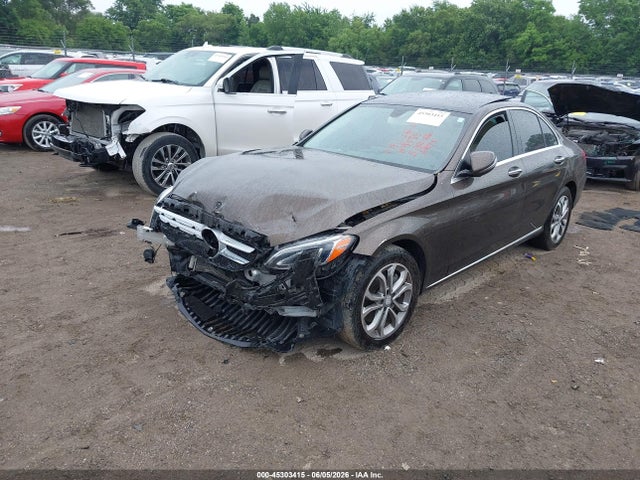 45303415 :رقم المزاد ، 55SWF4KB8GU108584 vin ، 2016 Mercedes-benz C 300 4matic مزاد بيع