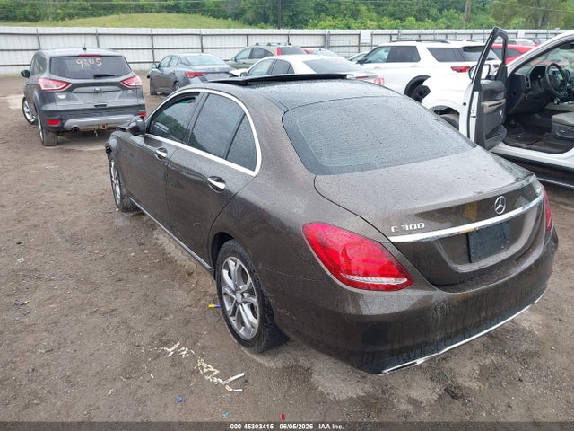 45303415 :رقم المزاد ، 55SWF4KB8GU108584 vin ، 2016 Mercedes-benz C 300 4matic مزاد بيع