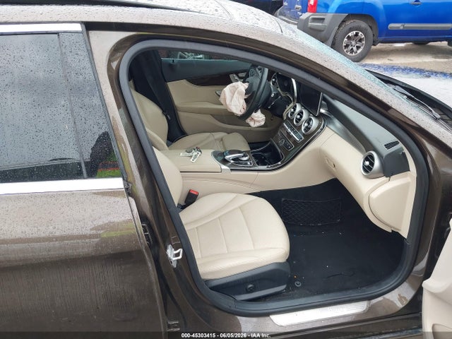 45303415 :رقم المزاد ، 55SWF4KB8GU108584 vin ، 2016 Mercedes-benz C 300 4matic مزاد بيع
