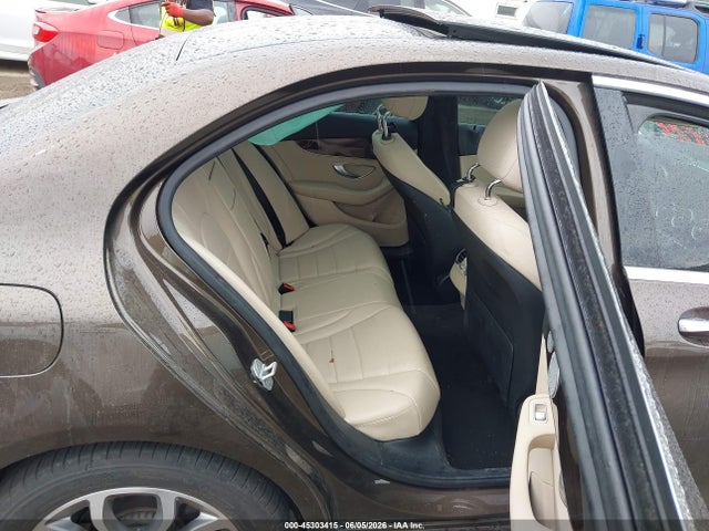 45303415 :رقم المزاد ، 55SWF4KB8GU108584 vin ، 2016 Mercedes-benz C 300 4matic مزاد بيع