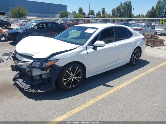 Toyota CAMRY SE 2018 4T1B11HK4JU083665 Image 2