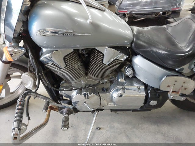 Продажа на аукционе авто 2004 Honda Vtx1300 C, vin: 1HFSC55074A007569, номер лота: 45303970