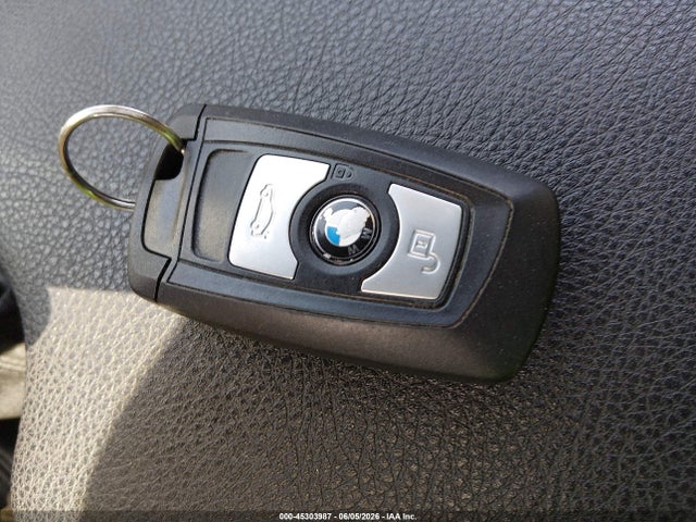 45303987 :رقم المزاد ، WBA3B1C58FK139694 vin ، 2015 Bmw 320i مزاد بيع