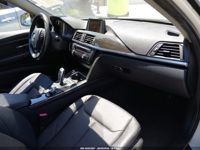 45303987 :رقم المزاد ، WBA3B1C58FK139694 vin ، 2015 Bmw 320i مزاد بيع