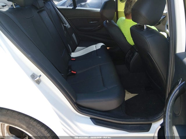 45303987 :رقم المزاد ، WBA3B1C58FK139694 vin ، 2015 Bmw 320i مزاد بيع