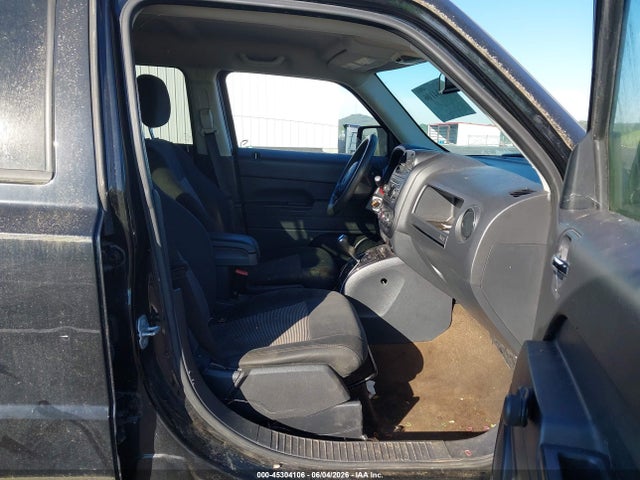 45304106 :رقم المزاد ، 1C4NJPBA4GD505771 vin ، 2016 Jeep Patriot Sport مزاد بيع