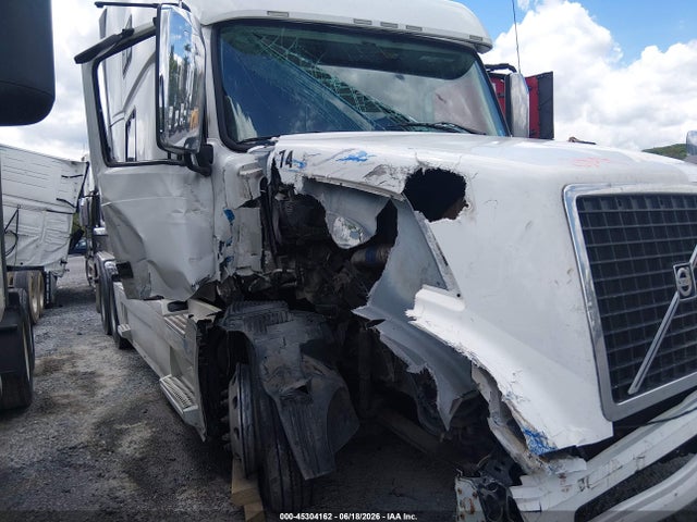 2017 Volvo Vnl მანქანა იყიდება აუქციონზე, vin: 4V4NC9TK2HN980719, აუქციონის ნომერი: 45304162