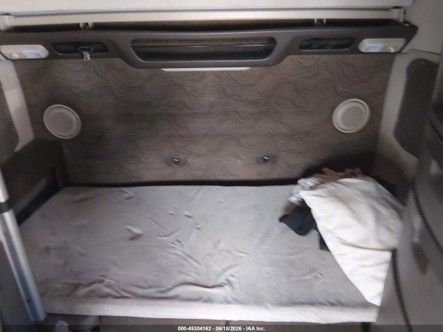 Продажа на аукционе авто 2017 Volvo Vnl, vin: 4V4NC9TK2HN980719, номер лота: 45304162