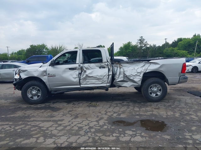 45304286 :رقم المزاد ، 3C63R3GL8DG617790 vin ، 2013 Ram 3500 Tradesman مزاد بيع
