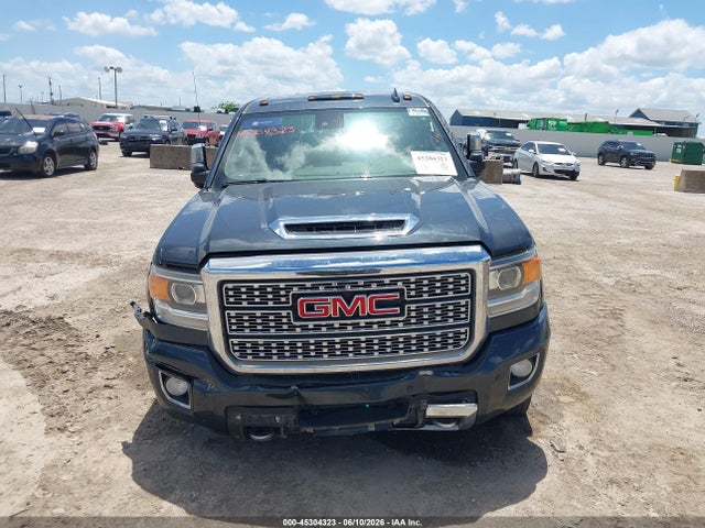 45304323 :رقم المزاد ، 1GT12UEY0JF207376 vin ، 2018 Gmc Sierra 2500hd Denali مزاد بيع