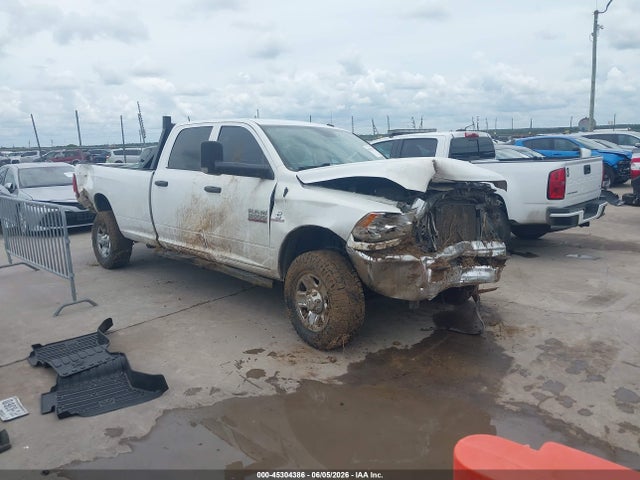 45304386 :رقم المزاد ، 3C6UR5HL9JG326306 vin ، 2018 Ram 2500 مزاد بيع