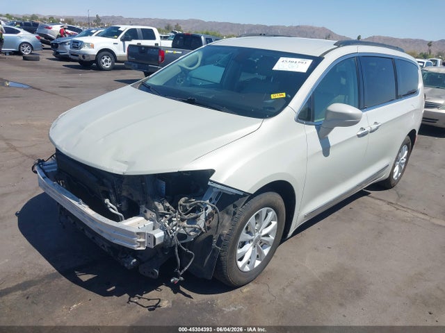 Chrysler Pacifica Touring-l 2017 2C4RC1BG8HR764792 Image 2