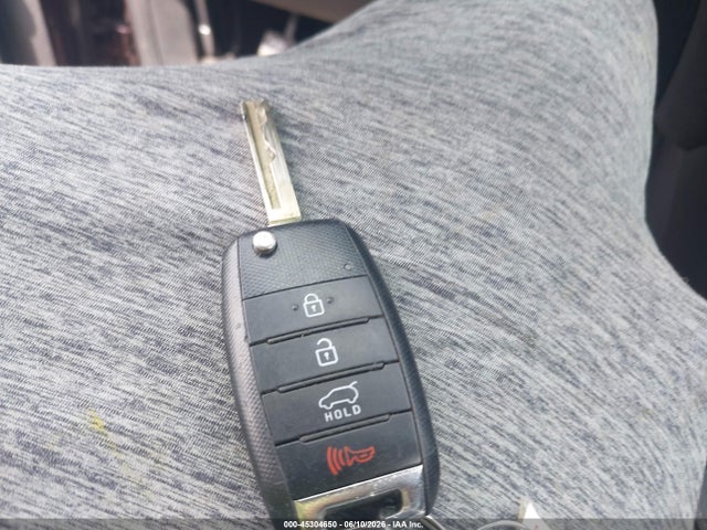 5XYPGDA55GG077026 KIA Sorento 3.3l Lx