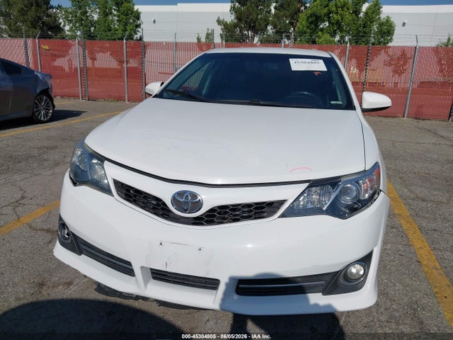 45304805 :رقم المزاد ، 4T1BF1FK1DU241422 vin ، 2013 Toyota Camry Se مزاد بيع