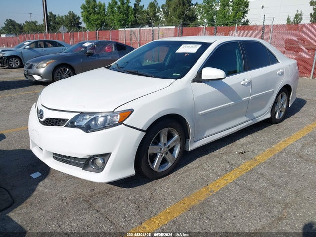 45304805 :رقم المزاد ، 4T1BF1FK1DU241422 vin ، 2013 Toyota Camry Se مزاد بيع