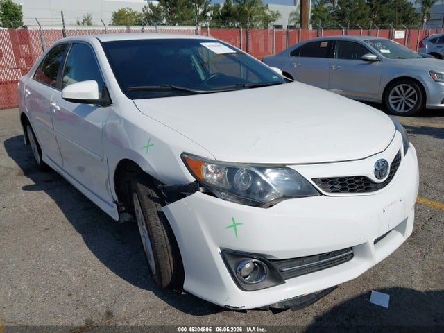 45304805 :رقم المزاد ، 4T1BF1FK1DU241422 vin ، 2013 Toyota Camry Se مزاد بيع