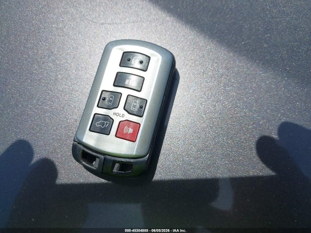 45304888 :رقم المزاد ، 5TDYZ3DC3HS839017 vin ، 2017 Toyota Sienna Xle 8 Passenger مزاد بيع