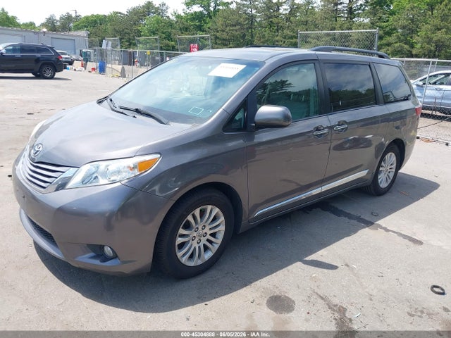 45304888 :رقم المزاد ، 5TDYZ3DC3HS839017 vin ، 2017 Toyota Sienna Xle 8 Passenger مزاد بيع