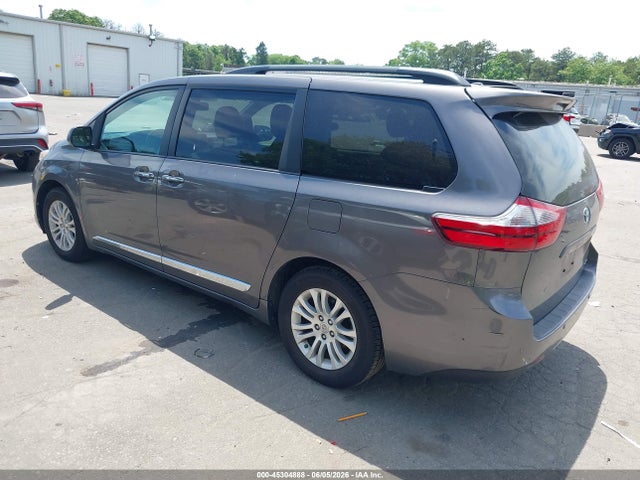 45304888 :رقم المزاد ، 5TDYZ3DC3HS839017 vin ، 2017 Toyota Sienna Xle 8 Passenger مزاد بيع