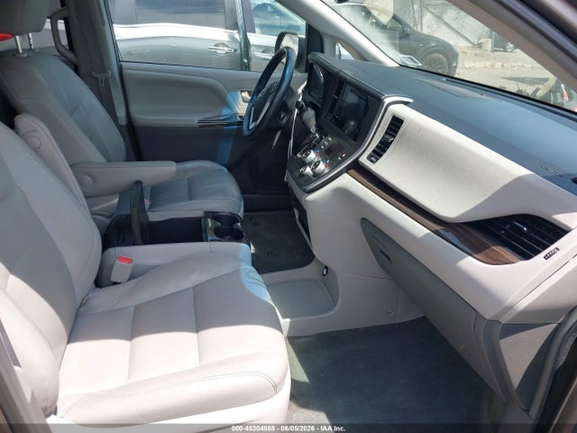 45304888 :رقم المزاد ، 5TDYZ3DC3HS839017 vin ، 2017 Toyota Sienna Xle 8 Passenger مزاد بيع