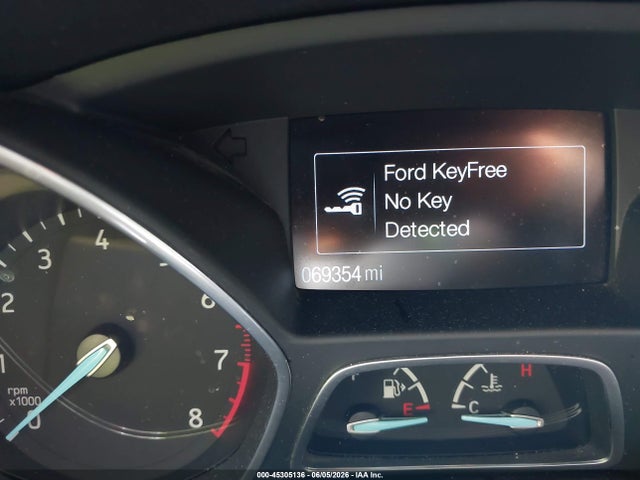45305136 :رقم المزاد ، 1FMCU0HD4KUB47230 vin ، 2019 Ford Escape Sel مزاد بيع