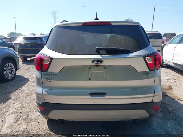 45305136 :رقم المزاد ، 1FMCU0HD4KUB47230 vin ، 2019 Ford Escape Sel مزاد بيع
