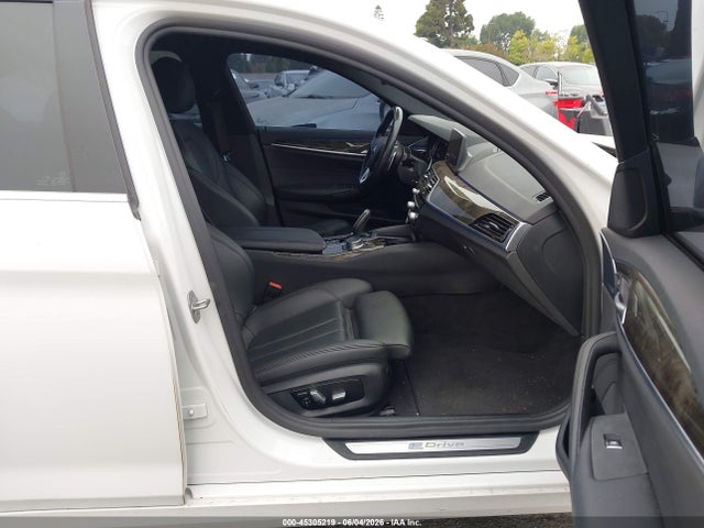 45305219 :رقم المزاد ، WBAJA9C50KB399400 vin ، 2019 Bmw 530e Iperformance مزاد بيع