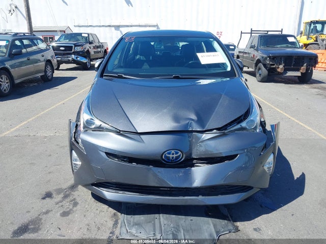 Toyota Prius Three Touring 2018 JTDKARFU4J3059475 Image 12