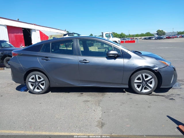 Toyota Prius Three Touring 2018 JTDKARFU4J3059475 Image 13