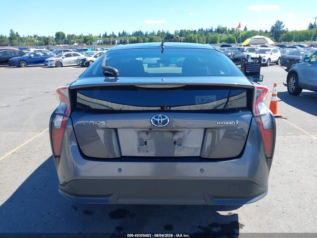 Toyota Prius Three Touring 2018 JTDKARFU4J3059475 Image 16
