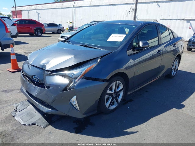 Toyota Prius Three Touring 2018 JTDKARFU4J3059475 Image 2