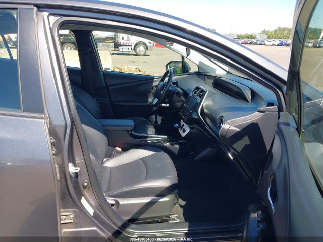 Toyota Prius Three Touring 2018 JTDKARFU4J3059475 Image 5
