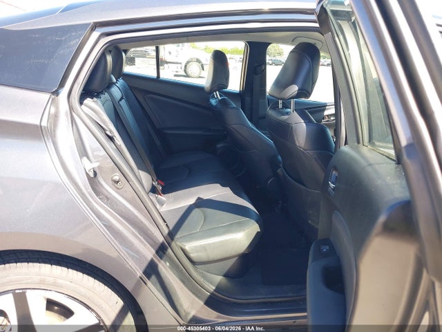 Toyota Prius Three Touring 2018 JTDKARFU4J3059475 Image 8